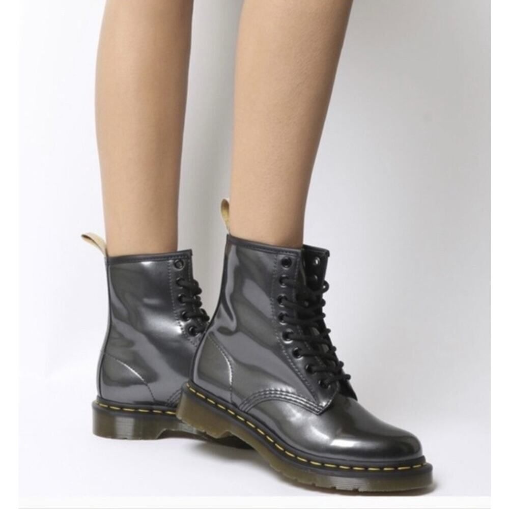 Dr Martens Boots 11821 Womens 7 Gray Patent Leather Combat Lace Up Grunge Rock - Picture 11 of 11